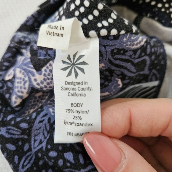 3/$15 Athleta Paisley Printed Cropped Leggings Size XS - Picture 3 of 5